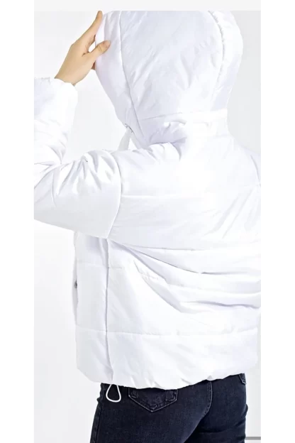 Белая куртка-пуховик с капюшоном 4