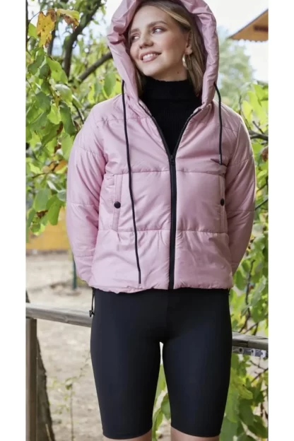 Розовая куртка-пуховик с капюшоном 2